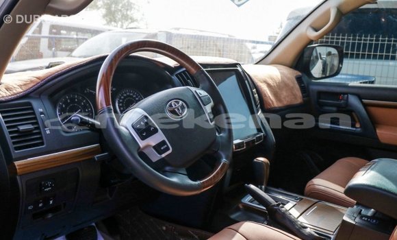 Buy Import Toyota Land Cruiser White Car in Import - Dubai in Aragatsotn Buy Import Toyota Land Cruiser White Car in Import - Dubai in Aragatsotn