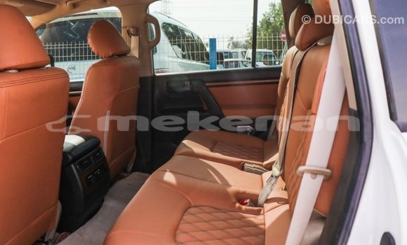 Buy Import Toyota Land Cruiser White Car in Import - Dubai in Aragatsotn Buy Import Toyota Land Cruiser White Car in Import - Dubai in Aragatsotn
