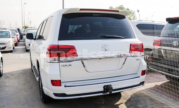 Buy Import Toyota Land Cruiser White Car in Import - Dubai in Aragatsotn Buy Import Toyota Land Cruiser White Car in Import - Dubai in Aragatsotn