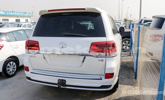 Buy Import Toyota Land Cruiser White Car in Import - Dubai in Aragatsotn Buy Import Toyota Land Cruiser White Car in Import - Dubai in Aragatsotn