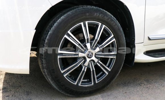 Buy Import Toyota Land Cruiser White Car in Import - Dubai in Aragatsotn Buy Import Toyota Land Cruiser White Car in Import - Dubai in Aragatsotn