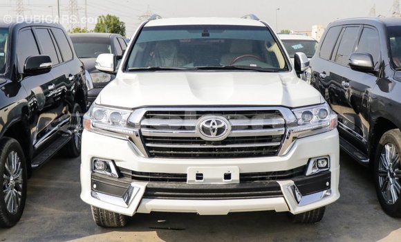 Buy Import Toyota Land Cruiser White Car in Import - Dubai in Aragatsotn Buy Import Toyota Land Cruiser White Car in Import - Dubai in Aragatsotn