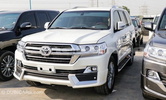 Buy Import Toyota Land Cruiser White Car in Import - Dubai in Aragatsotn Buy Import Toyota Land Cruiser White Car in Import - Dubai in Aragatsotn