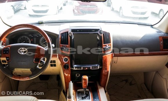 Buy Import Toyota Land Cruiser White Car in Import - Dubai in Aragatsotn Buy Import Toyota Land Cruiser White Car in Import - Dubai in Aragatsotn