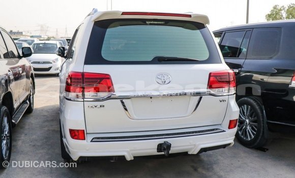 Buy Import Toyota Land Cruiser White Car in Import - Dubai in Aragatsotn Buy Import Toyota Land Cruiser White Car in Import - Dubai in Aragatsotn