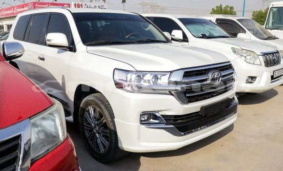 Buy Import Toyota Land Cruiser White Car in Import - Dubai in Aragatsotn Buy Import Toyota Land Cruiser White Car in Import - Dubai in Aragatsotn