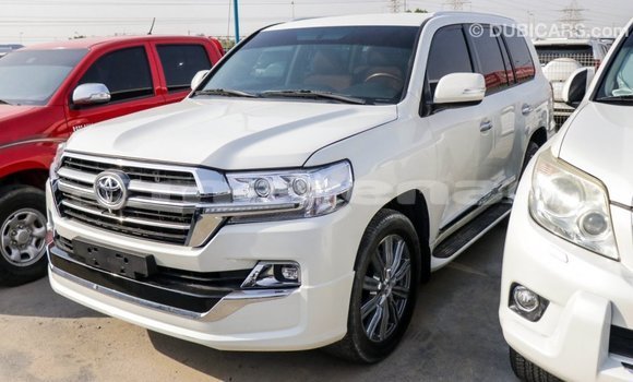 Buy Import Toyota Land Cruiser White Car in Import - Dubai in Aragatsotn Buy Import Toyota Land Cruiser White Car in Import - Dubai in Aragatsotn