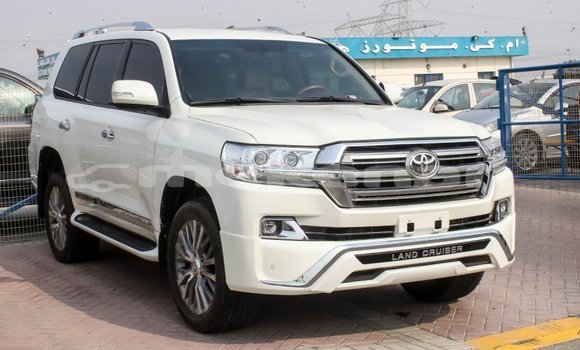 Buy Import Toyota Land Cruiser White Car in Import - Dubai in Aragatsotn Buy Import Toyota Land Cruiser White Car in Import - Dubai in Aragatsotn