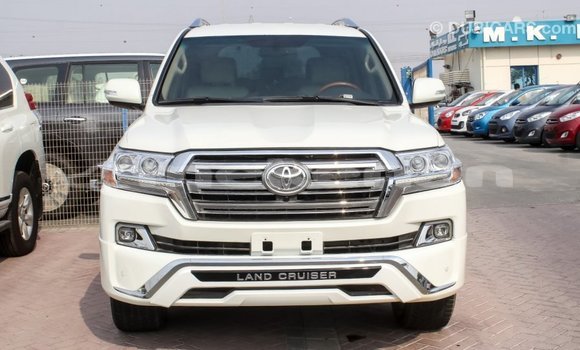Buy Import Toyota Land Cruiser White Car in Import - Dubai in Aragatsotn Buy Import Toyota Land Cruiser White Car in Import - Dubai in Aragatsotn