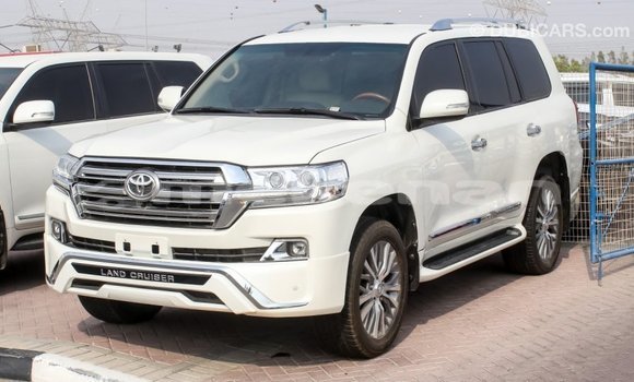 Buy Import Toyota Land Cruiser White Car in Import - Dubai in Aragatsotn Buy Import Toyota Land Cruiser White Car in Import - Dubai in Aragatsotn
