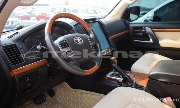 Buy Import Toyota Land Cruiser White Car in Import - Dubai in Aragatsotn Buy Import Toyota Land Cruiser White Car in Import - Dubai in Aragatsotn