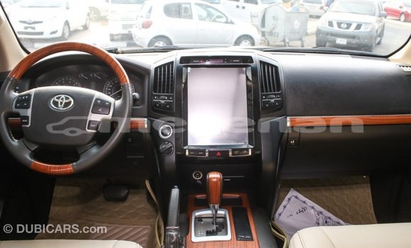 Buy Import Toyota Land Cruiser White Car in Import - Dubai in Aragatsotn Buy Import Toyota Land Cruiser White Car in Import - Dubai in Aragatsotn