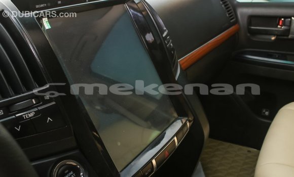 Buy Import Toyota Land Cruiser White Car in Import - Dubai in Aragatsotn Buy Import Toyota Land Cruiser White Car in Import - Dubai in Aragatsotn