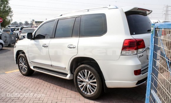 Buy Import Toyota Land Cruiser White Car in Import - Dubai in Aragatsotn Buy Import Toyota Land Cruiser White Car in Import - Dubai in Aragatsotn