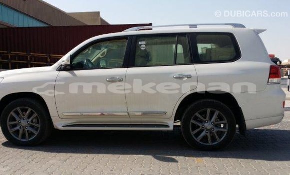Buy Import Toyota Land Cruiser White Car in Import - Dubai in Aragatsotn Buy Import Toyota Land Cruiser White Car in Import - Dubai in Aragatsotn