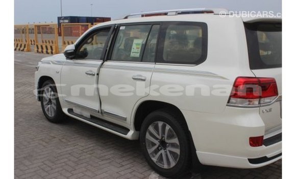 Buy Import Toyota Land Cruiser White Car in Import - Dubai in Aragatsotn Buy Import Toyota Land Cruiser White Car in Import - Dubai in Aragatsotn