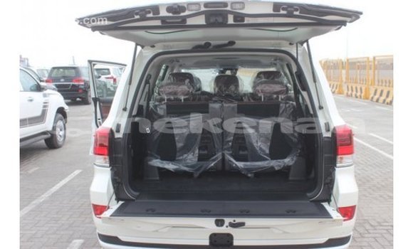 Buy Import Toyota Land Cruiser White Car in Import - Dubai in Aragatsotn Buy Import Toyota Land Cruiser White Car in Import - Dubai in Aragatsotn