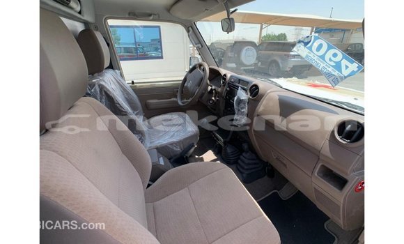 Buy Import Toyota Land Cruiser Beige Car in Import - Dubai in Aragatsotn Buy Import Toyota Land Cruiser Beige Car in Import - Dubai in Aragatsotn