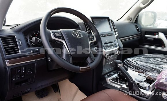 Buy Import Toyota Land Cruiser White Car in Import - Dubai in Aragatsotn Buy Import Toyota Land Cruiser White Car in Import - Dubai in Aragatsotn