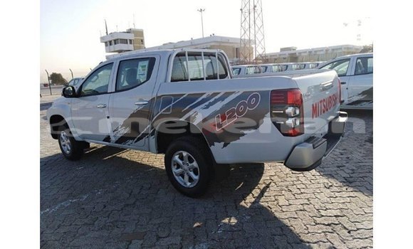 Buy Import Mitsubishi L200 White Car in Import - Dubai in Aragatsotn Buy Import Mitsubishi L200 White Car in Import - Dubai in Aragatsotn