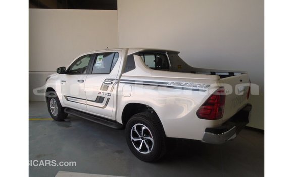 Buy Import Toyota Hilux White Car in Import - Dubai in Aragatsotn Buy Import Toyota Hilux White Car in Import - Dubai in Aragatsotn