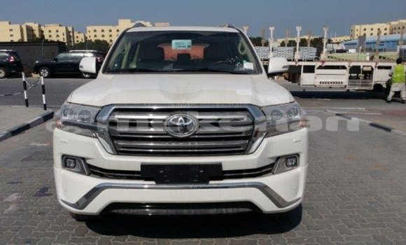 Buy Import Toyota Land Cruiser White Car in Import - Dubai in Aragatsotn Buy Import Toyota Land Cruiser White Car in Import - Dubai in Aragatsotn