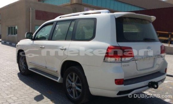 Buy Import Toyota Land Cruiser White Car in Import - Dubai in Aragatsotn Buy Import Toyota Land Cruiser White Car in Import - Dubai in Aragatsotn