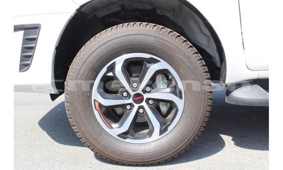 Buy Import Toyota Hilux White Car in Import - Dubai in Aragatsotn Buy Import Toyota Hilux White Car in Import - Dubai in Aragatsotn
