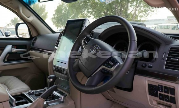 Buy Import Toyota Land Cruiser White Car in Import - Dubai in Aragatsotn Buy Import Toyota Land Cruiser White Car in Import - Dubai in Aragatsotn