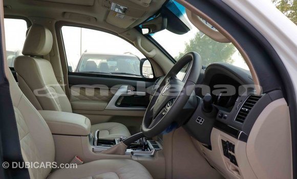 Buy Import Toyota Land Cruiser White Car in Import - Dubai in Aragatsotn Buy Import Toyota Land Cruiser White Car in Import - Dubai in Aragatsotn