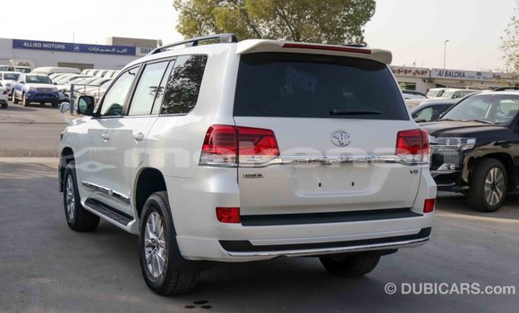Buy Import Toyota Land Cruiser White Car in Import - Dubai in Aragatsotn Buy Import Toyota Land Cruiser White Car in Import - Dubai in Aragatsotn