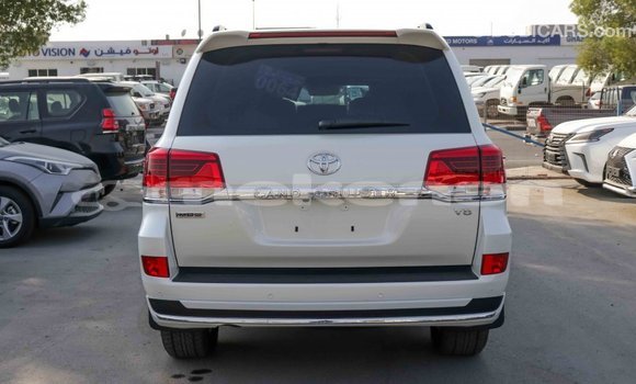 Buy Import Toyota Land Cruiser White Car in Import - Dubai in Aragatsotn Buy Import Toyota Land Cruiser White Car in Import - Dubai in Aragatsotn
