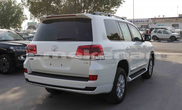 Buy Import Toyota Land Cruiser White Car in Import - Dubai in Aragatsotn Buy Import Toyota Land Cruiser White Car in Import - Dubai in Aragatsotn