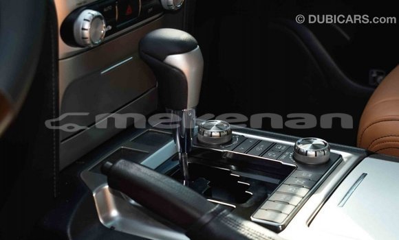 Buy Import Toyota Land Cruiser White Car in Import - Dubai in Aragatsotn Buy Import Toyota Land Cruiser White Car in Import - Dubai in Aragatsotn