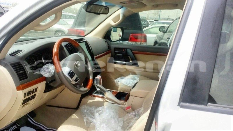 Big with watermark toyota land cruiser aragatsotn import dubai 1493