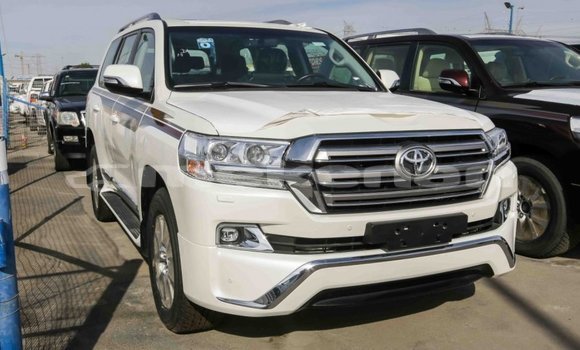 Buy Import Toyota Land Cruiser White Car in Import - Dubai in Aragatsotn Buy Import Toyota Land Cruiser White Car in Import - Dubai in Aragatsotn