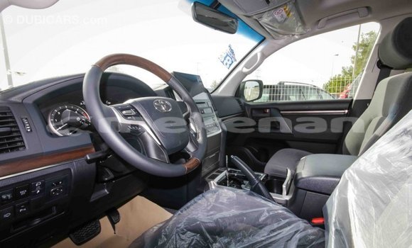 Buy Import Toyota Land Cruiser White Car in Import - Dubai in Aragatsotn Buy Import Toyota Land Cruiser White Car in Import - Dubai in Aragatsotn