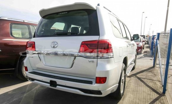 Buy Import Toyota Land Cruiser White Car in Import - Dubai in Aragatsotn Buy Import Toyota Land Cruiser White Car in Import - Dubai in Aragatsotn