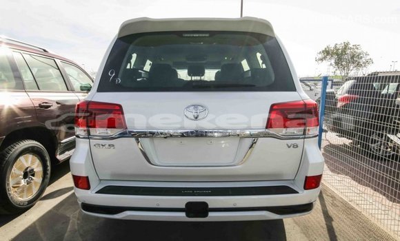 Buy Import Toyota Land Cruiser White Car in Import - Dubai in Aragatsotn Buy Import Toyota Land Cruiser White Car in Import - Dubai in Aragatsotn