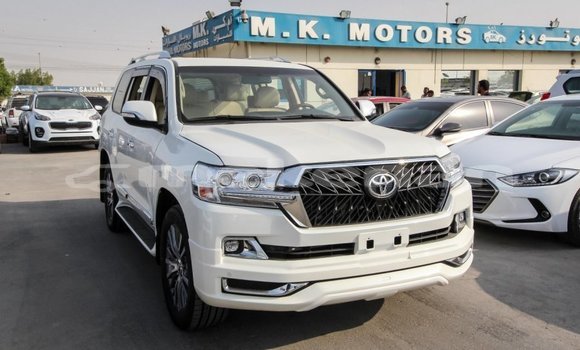 Buy Import Toyota Land Cruiser White Car in Import - Dubai in Aragatsotn Buy Import Toyota Land Cruiser White Car in Import - Dubai in Aragatsotn