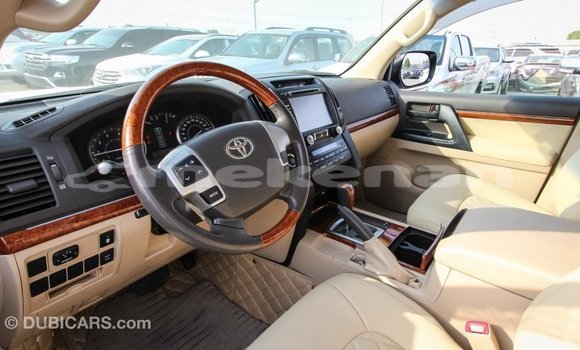 Buy Import Toyota Land Cruiser White Car in Import - Dubai in Aragatsotn Buy Import Toyota Land Cruiser White Car in Import - Dubai in Aragatsotn