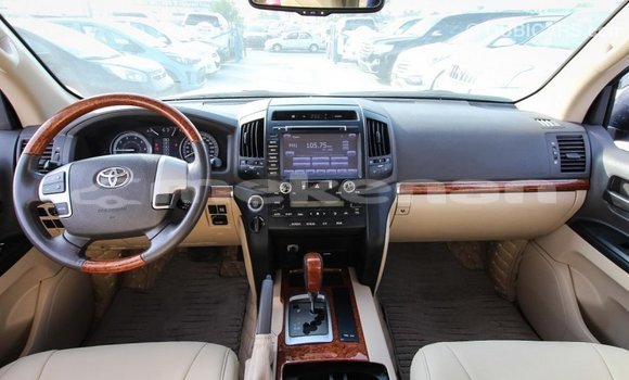 Buy Import Toyota Land Cruiser White Car in Import - Dubai in Aragatsotn Buy Import Toyota Land Cruiser White Car in Import - Dubai in Aragatsotn
