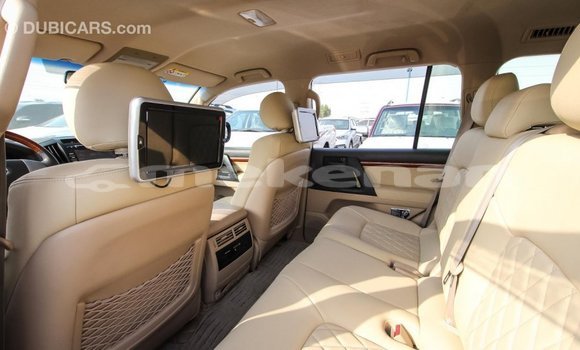 Buy Import Toyota Land Cruiser White Car in Import - Dubai in Aragatsotn Buy Import Toyota Land Cruiser White Car in Import - Dubai in Aragatsotn