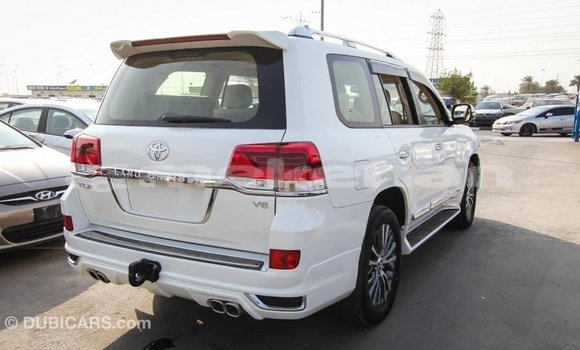 Buy Import Toyota Land Cruiser White Car in Import - Dubai in Aragatsotn Buy Import Toyota Land Cruiser White Car in Import - Dubai in Aragatsotn