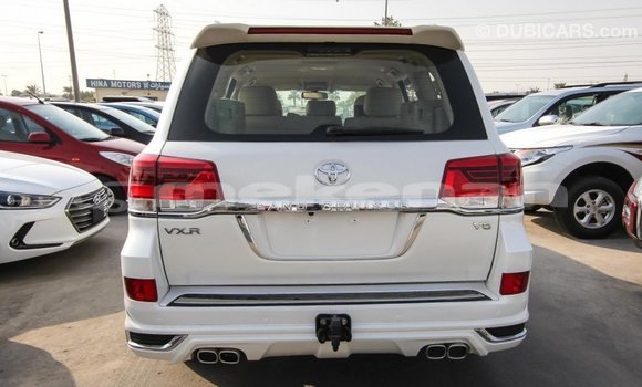 Buy Import Toyota Land Cruiser White Car in Import - Dubai in Aragatsotn Buy Import Toyota Land Cruiser White Car in Import - Dubai in Aragatsotn