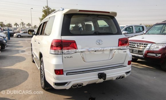 Buy Import Toyota Land Cruiser White Car in Import - Dubai in Aragatsotn Buy Import Toyota Land Cruiser White Car in Import - Dubai in Aragatsotn