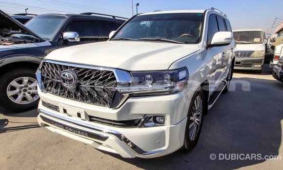 Buy Import Toyota Land Cruiser White Car in Import - Dubai in Aragatsotn Buy Import Toyota Land Cruiser White Car in Import - Dubai in Aragatsotn
