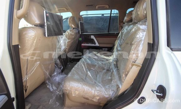 Buy Import Toyota Land Cruiser White Car in Import - Dubai in Aragatsotn Buy Import Toyota Land Cruiser White Car in Import - Dubai in Aragatsotn