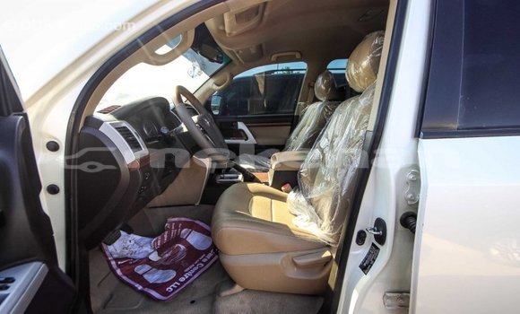 Buy Import Toyota Land Cruiser White Car in Import - Dubai in Aragatsotn Buy Import Toyota Land Cruiser White Car in Import - Dubai in Aragatsotn