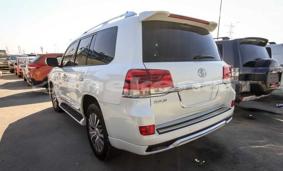 Buy Import Toyota Land Cruiser White Car in Import - Dubai in Aragatsotn Buy Import Toyota Land Cruiser White Car in Import - Dubai in Aragatsotn